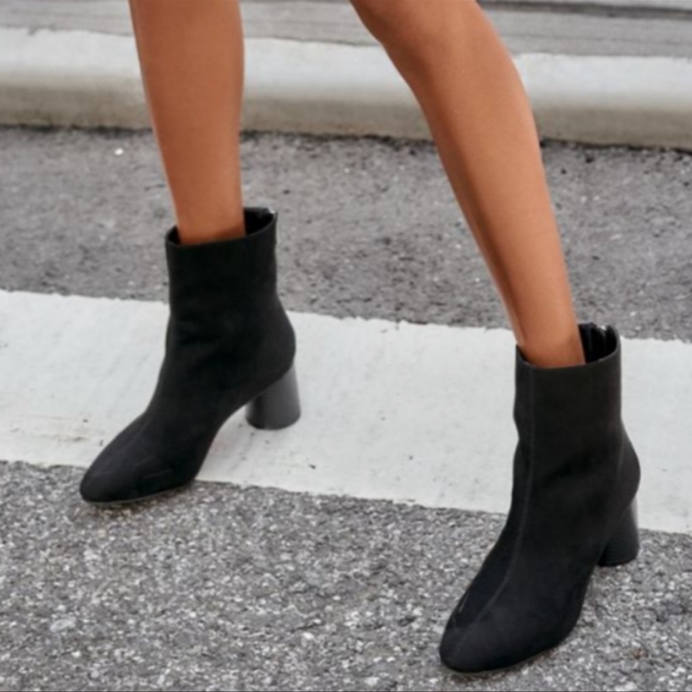 JustFab Mckayla Cylinder Heeled Bootie Size 7.5